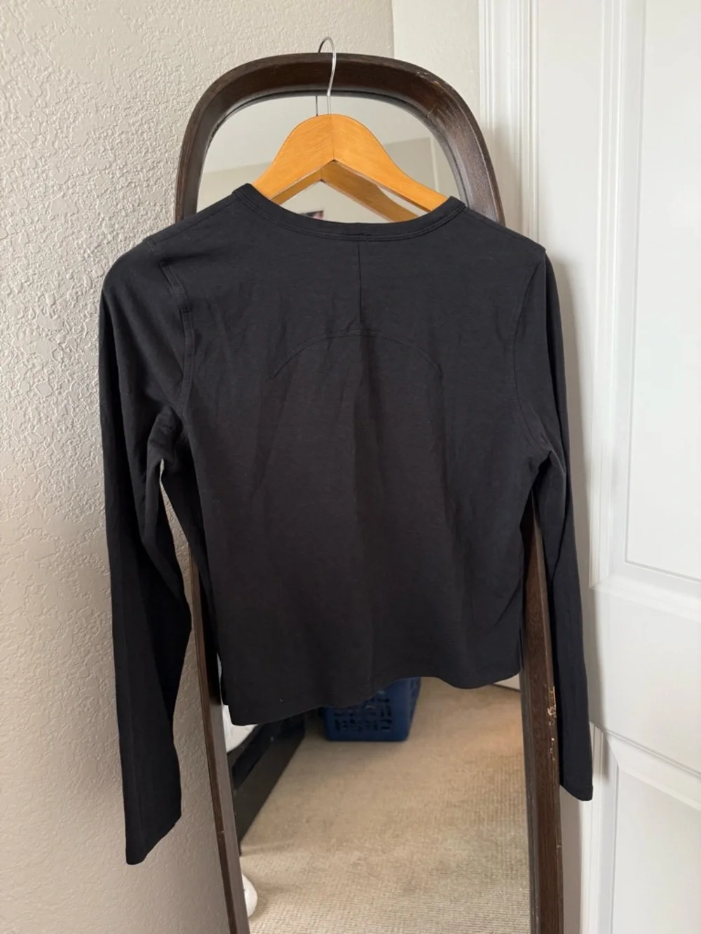 Lululemon black long sleeve athletic top - M - Picture 2 of 4